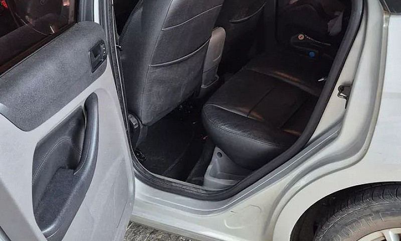 Ford Focus Sedan 2.0...