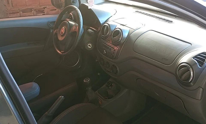 Fiat Palio Essence 1...