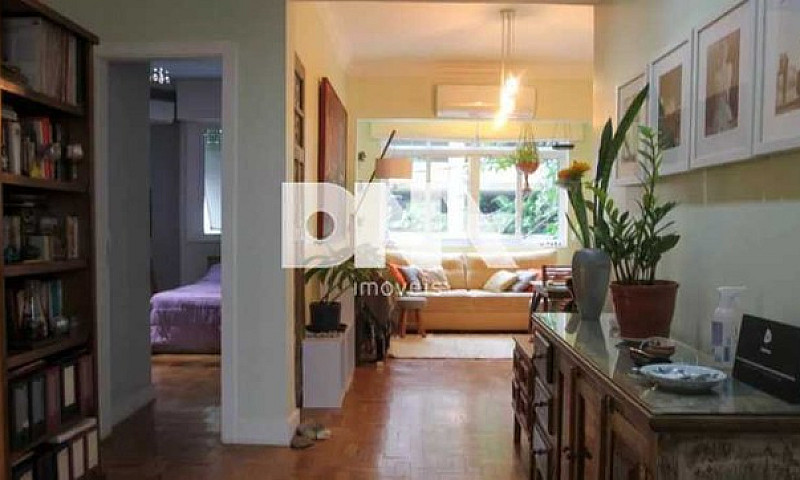 Apartamento-À Venda-...