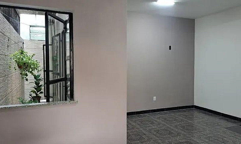 Alugo Casa Com 1/4 E...