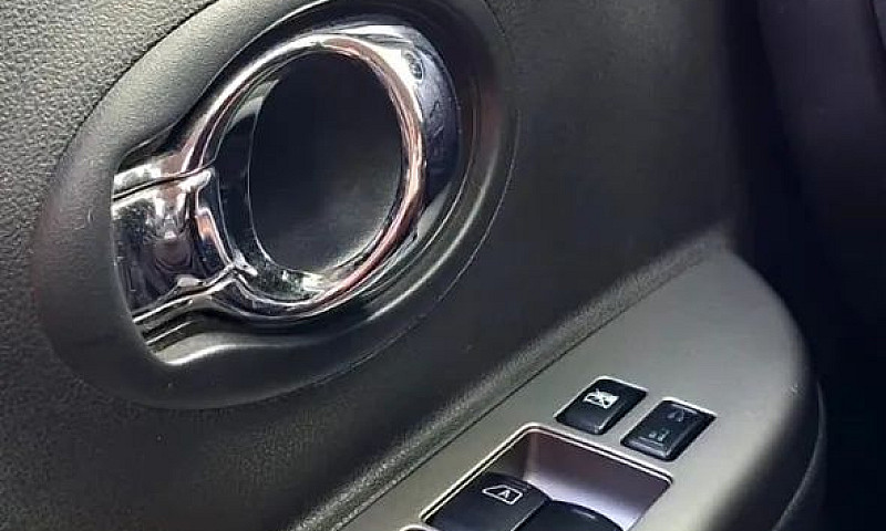 Nissan March S 1.0 1...