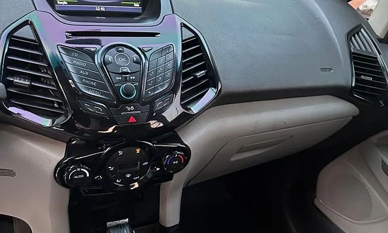 Ford Ecosport Titani...