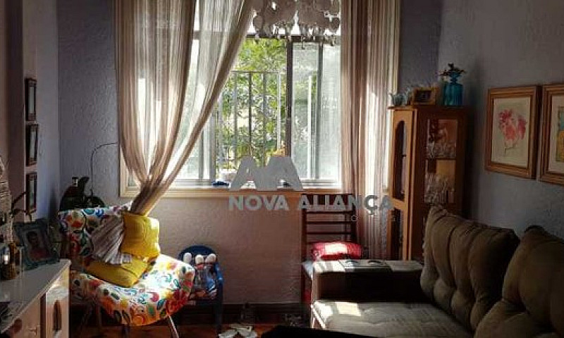 Apartamento-À Venda-...