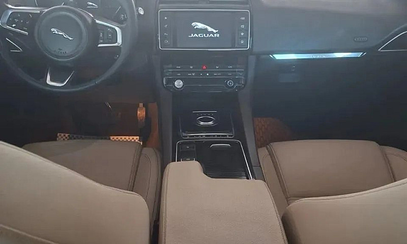 Jaguar F-Pace 2.0 Pr...