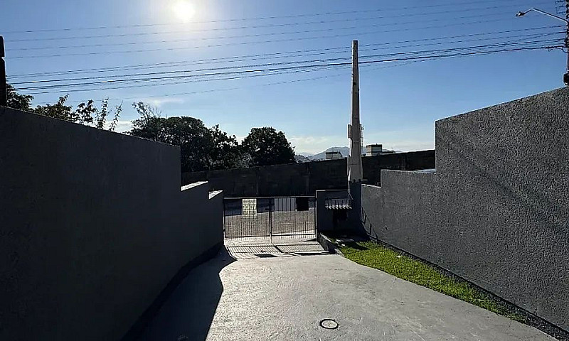 Sobrado Geminado Com...