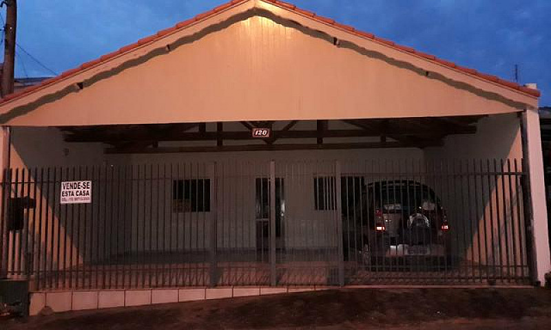 Vendo Está Casa Em I...
