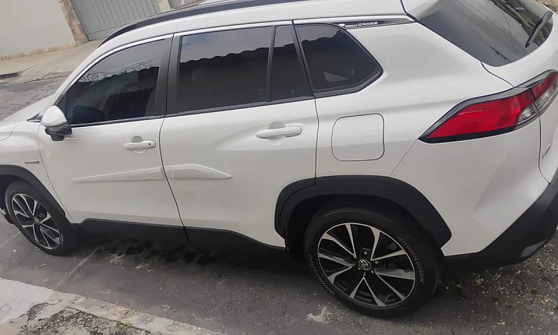 Toyota Corolla Cross...