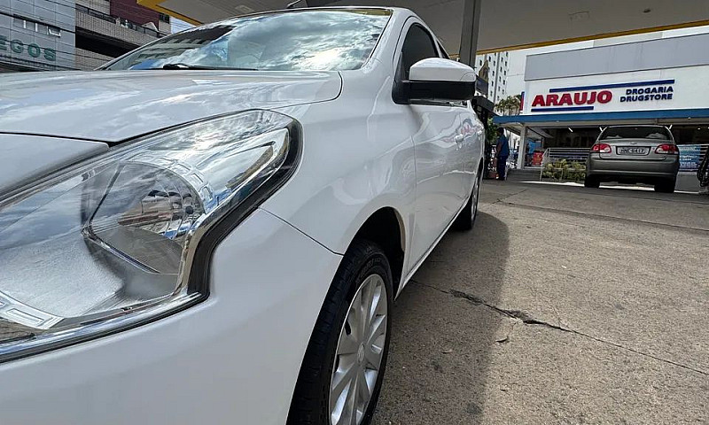 Nissan Versa 1.0 12V...