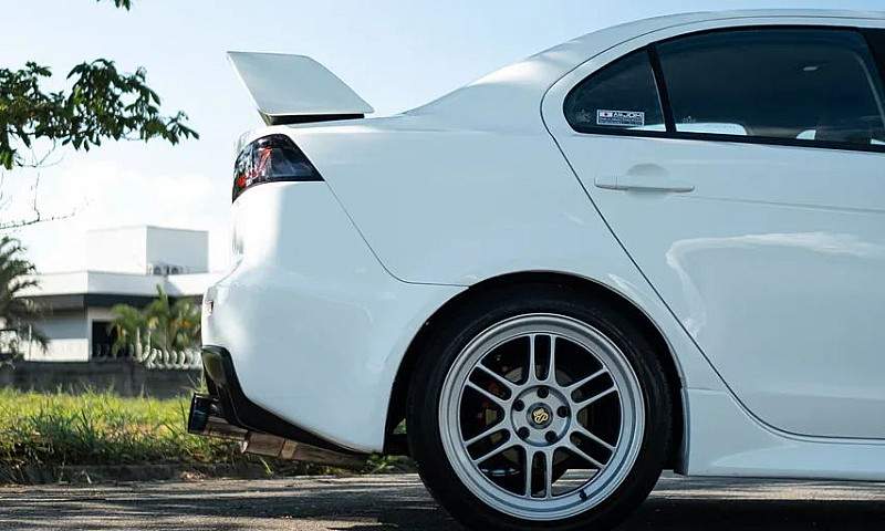 Mitsubishi Lancer 2....