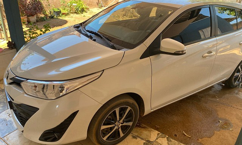 Toyota Yaris Hb Xs 1...