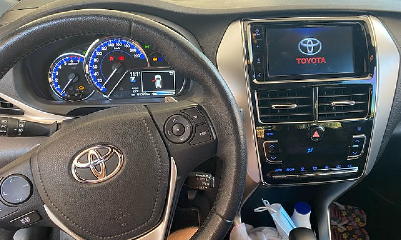 Toyota Yaris Hb Xs 1...