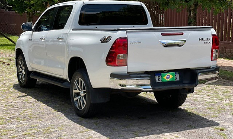 Toyota Hilux Srx 2.8...