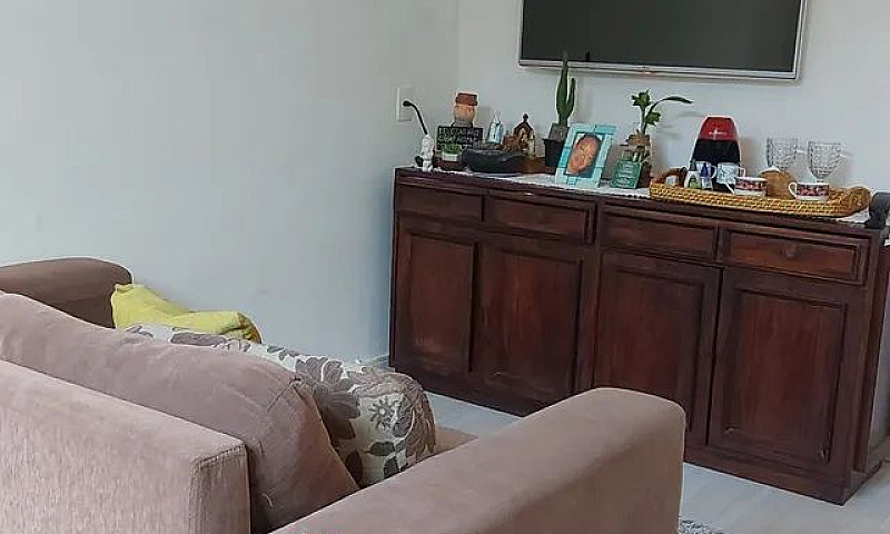 Alugo Pequeno Aparta...