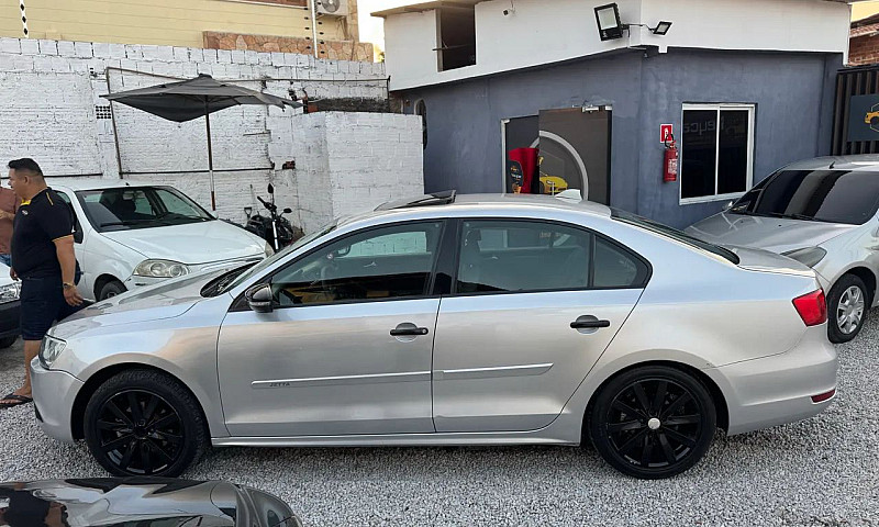 Volkswagen Jetta Com...