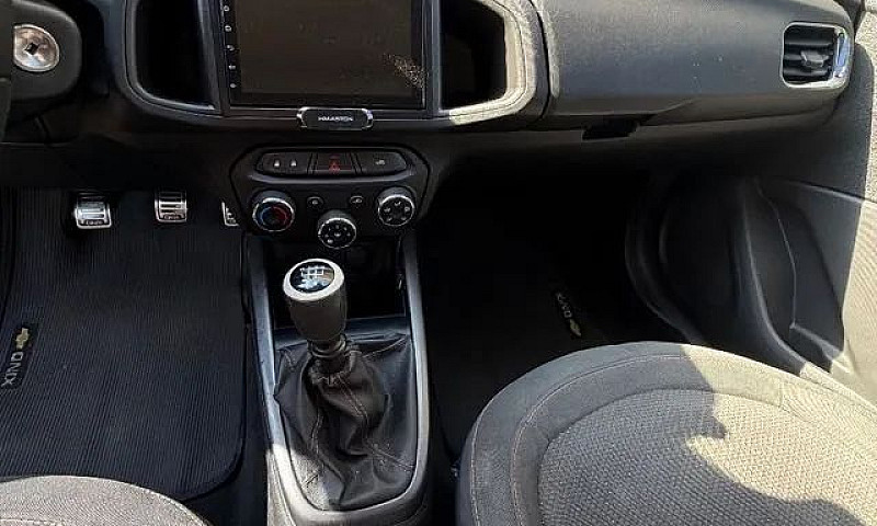 Chevrolet Onix Hatch...