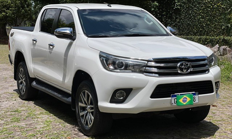 Toyota Hilux Srx 2.8...