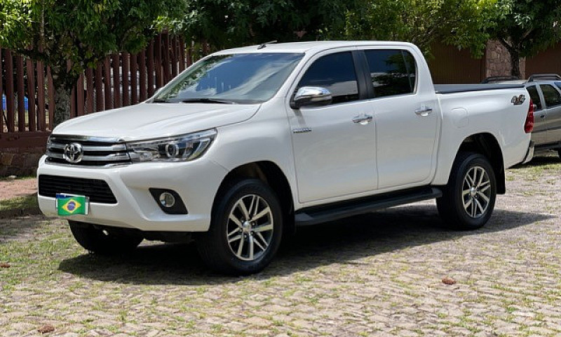 Toyota Hilux Srx 2.8...