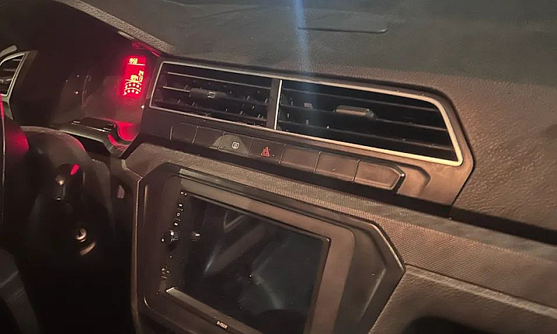 Volkswagen Voyage Tr...