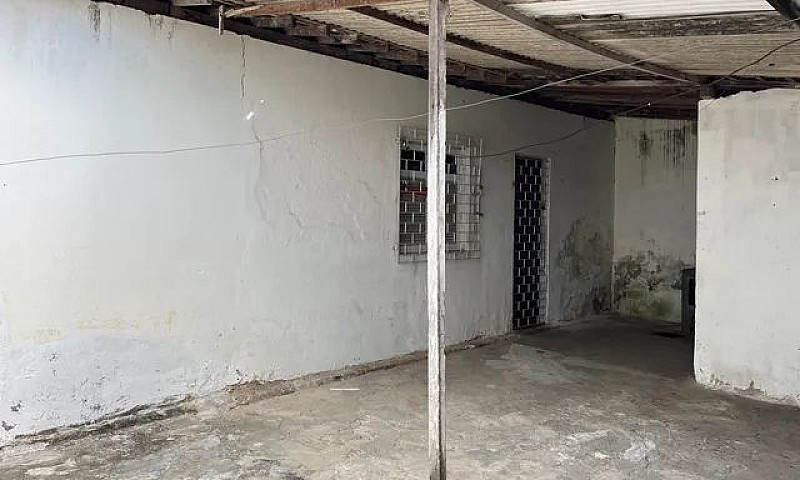 Vende-Se Casa De Esq...