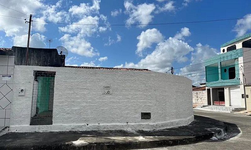 Vende-Se Casa De Esq...
