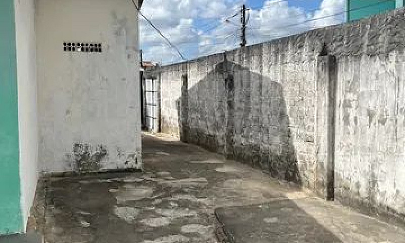 Vende-Se Casa De Esq...
