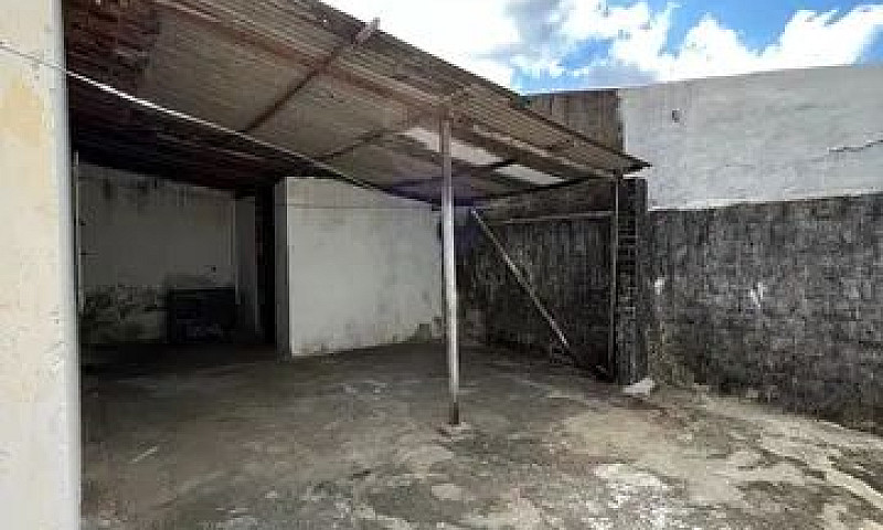 Vende-Se Casa De Esq...
