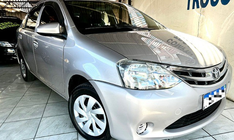 Toyota Etios Sedan 1...