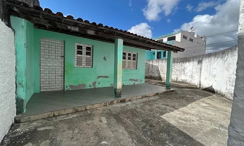 Vende-Se Casa De Esq...