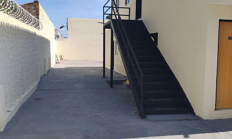 Prédio Com 8 Kitnets...