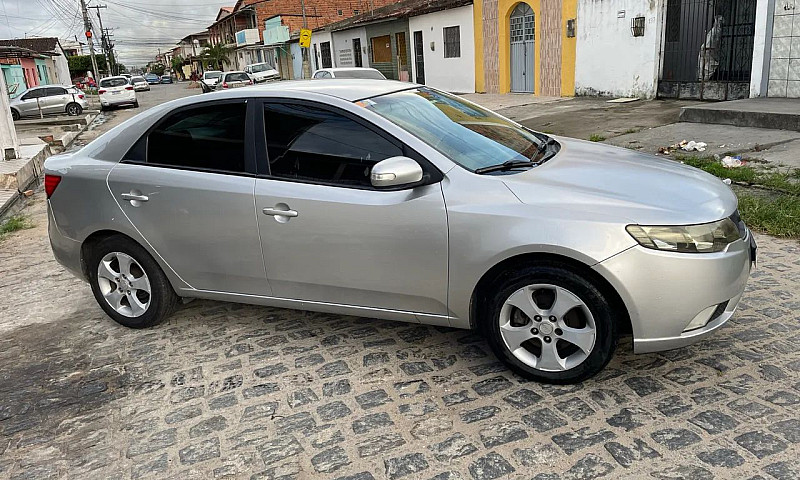 Kia Motors Cerato 1....