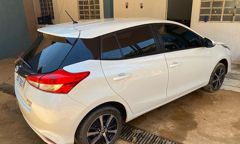 Toyota Yaris Hb Xs 1...
