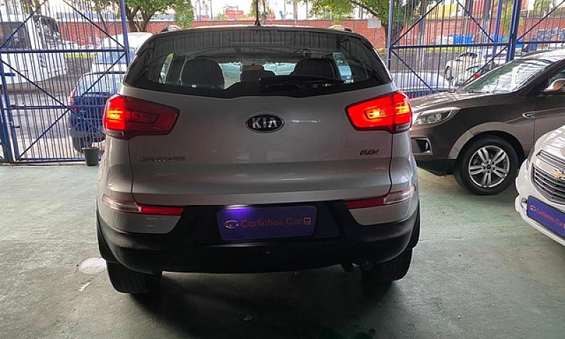 Kia Sportage ...