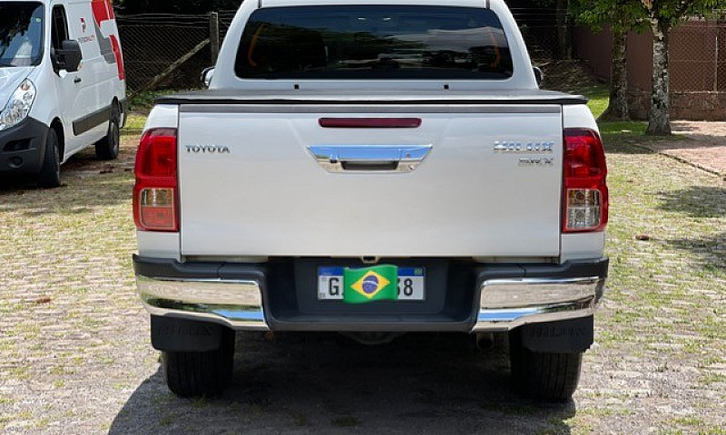 Toyota Hilux Srx 2.8...