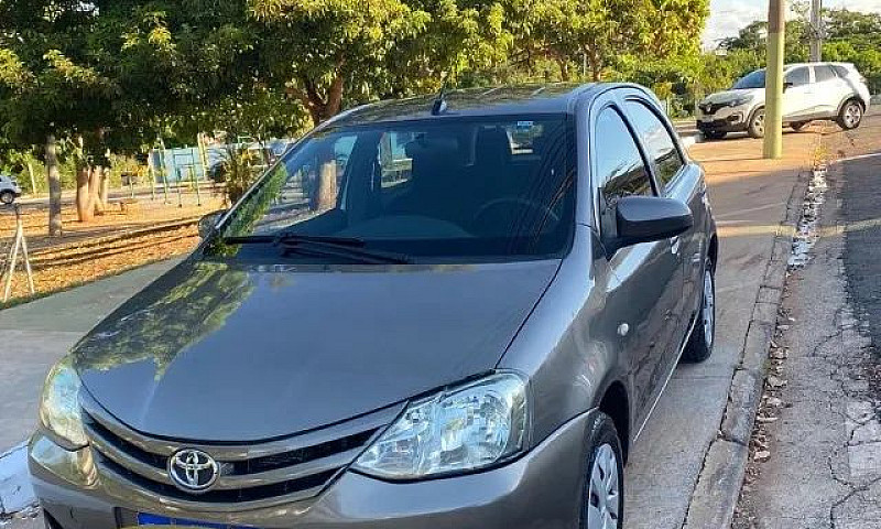 Toyota Etios 1.3 201...