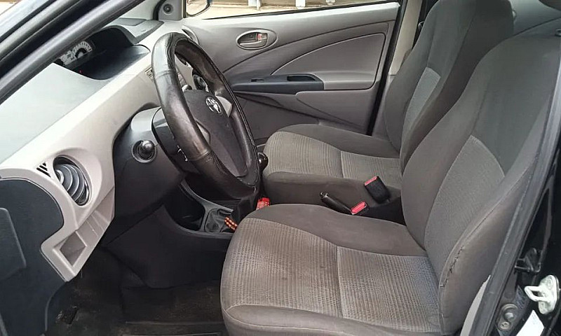 Toyota Etios Xs Seda...