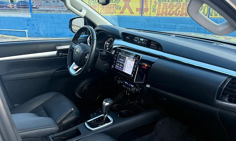 Toyota Hilux Srv 4X4...