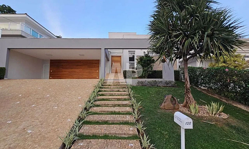 Casa Com 4 Dormitóri...