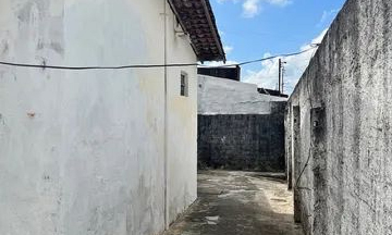 Vende-Se Casa De Esq...