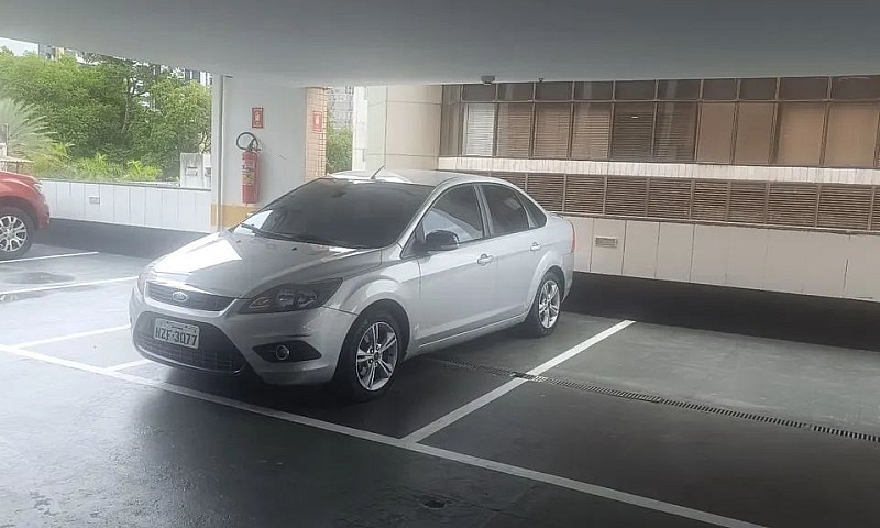 Ford Focus Sedan 2.0...