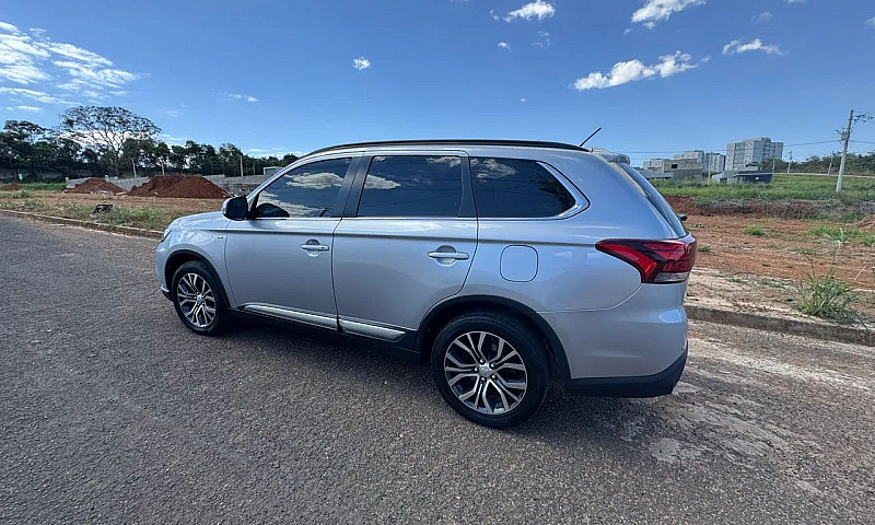 Mitsubishi Outlander...