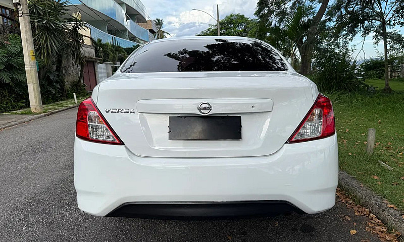 Nissan Versa 1.0 12V...