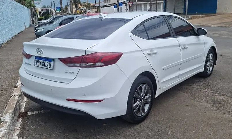 Hyundai Elantra Spec...