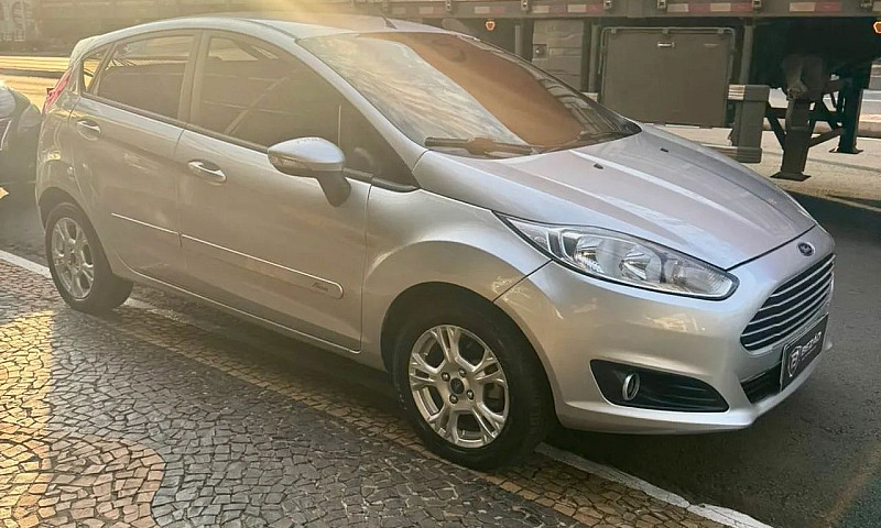 Ford Fiesta Se 1.6 8...
