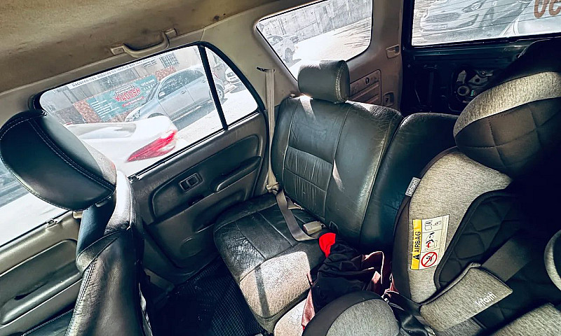 Toyota Hilux Sw4 4X4...