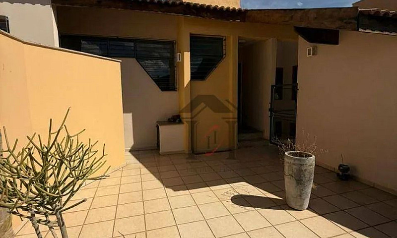 Casa Com 3 Quartos À...