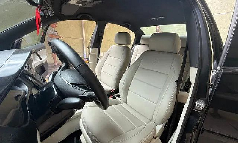 Volkswagen Polo Sed....