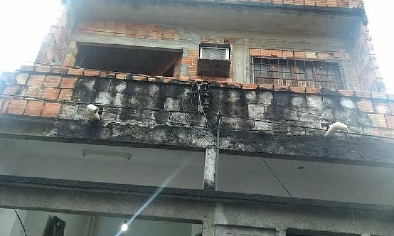 Vendo Uma Casa De Do...