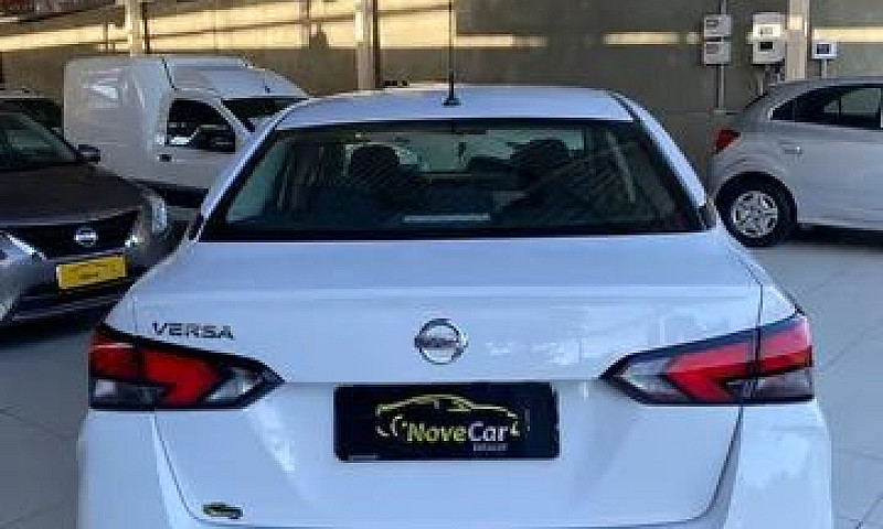 Nissan Versa Sense 1...