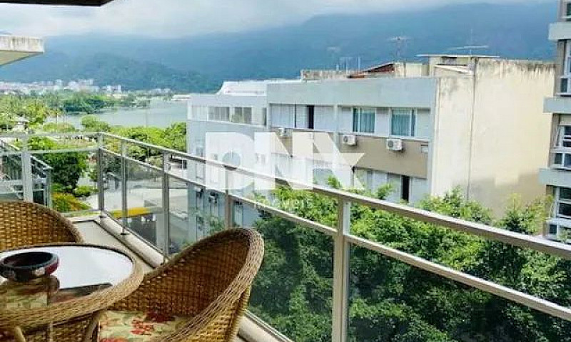 Apartamento-À Venda-...