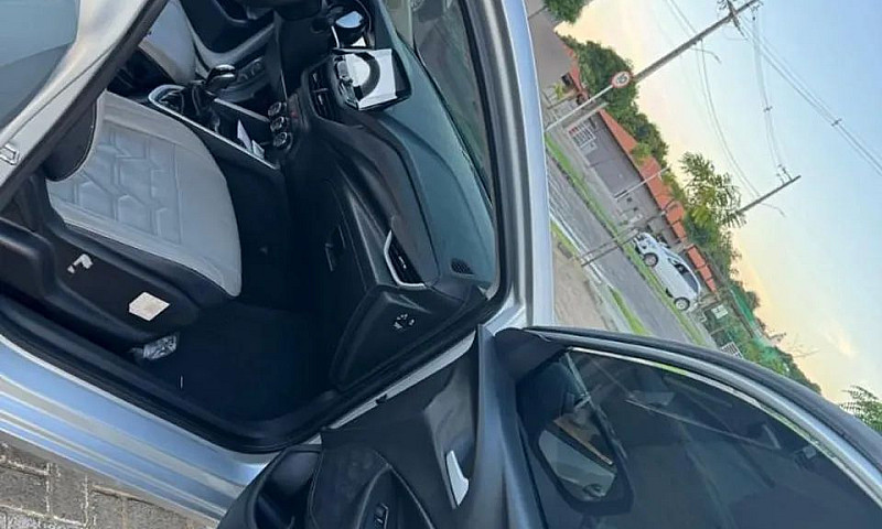 Chevrolet Onix Hatch...